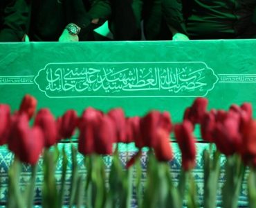 آیا تو را تشییع میکنیم، یا بخشی از هویت خویش را؟ آیا تو را تشییع میکنیم، یا بخشی از هویت خویش را؟