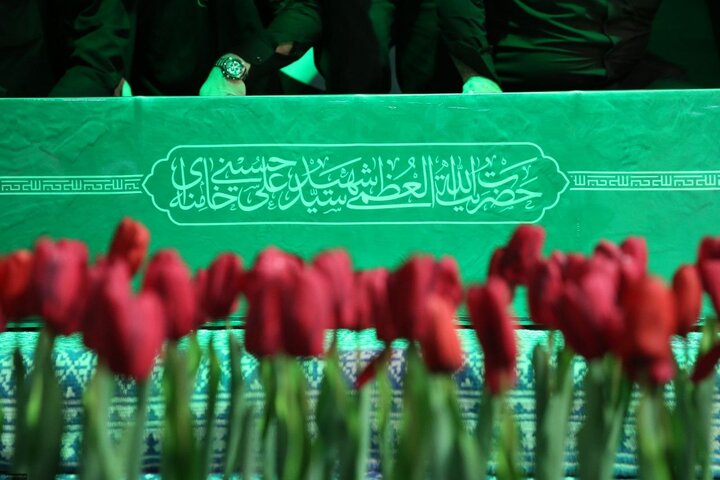 آیا تو را تشییع می‌کنیم، یا بخشی از هویت خویش را؟