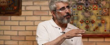 امیر غفارمنش: عزادارم و نمی‌توانم نسبت به کشورم بی‌تفاوت باشم