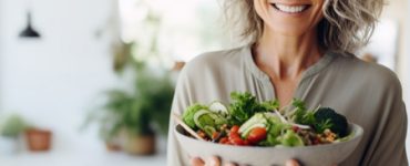 چه چیزی در دوره پیش‌یائسگی برای سلامت جسم و ذهن بخوریم؟
